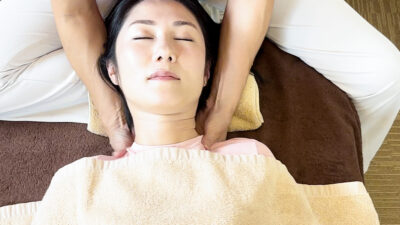 肩こりが何年も治らない人に共通する「意外な原因」